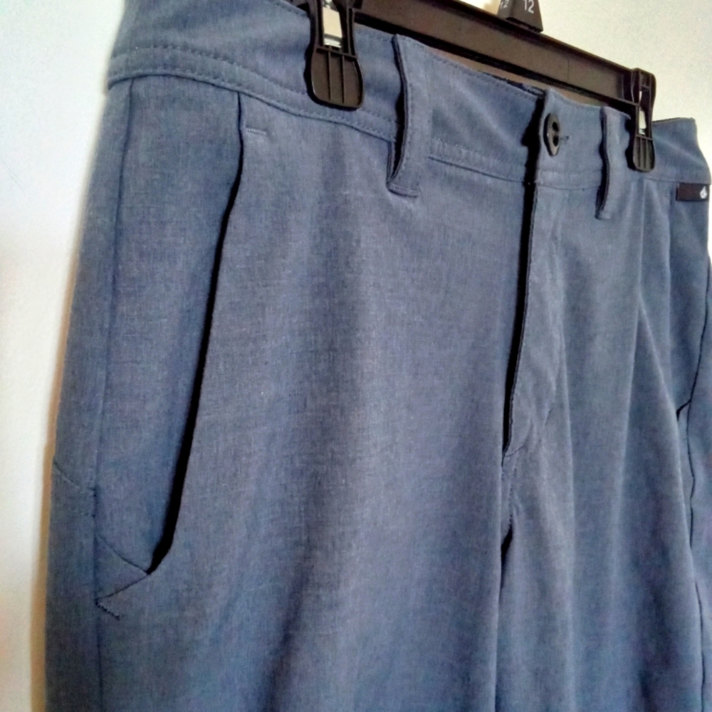 Volcom Shorts with Pockets - Picture 2 of 8